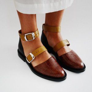 NWT Inch2 Brown Croco Closed Toe Sandals